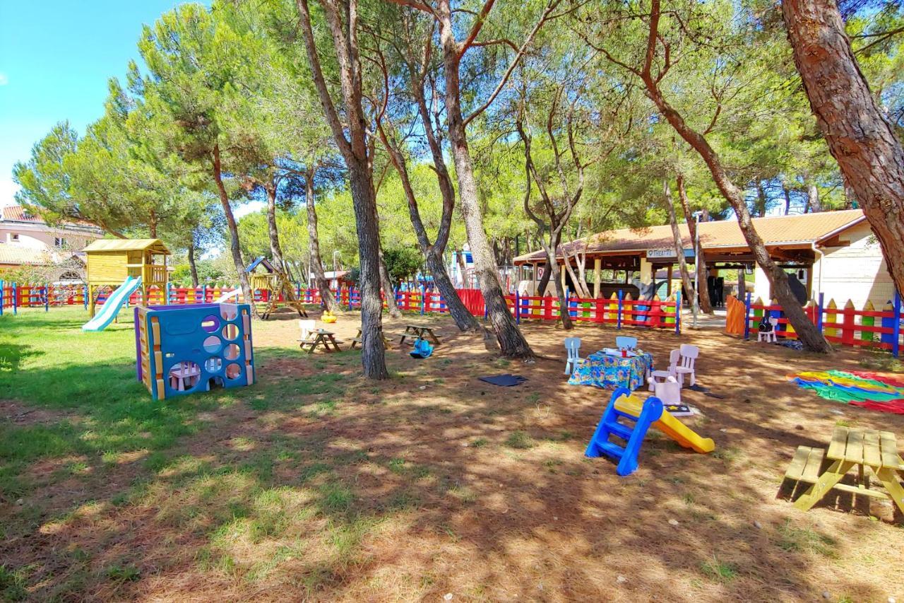 Happy Camp Mobile Homes In Centro Vacanze Bi Village Фажана Экстерьер фото