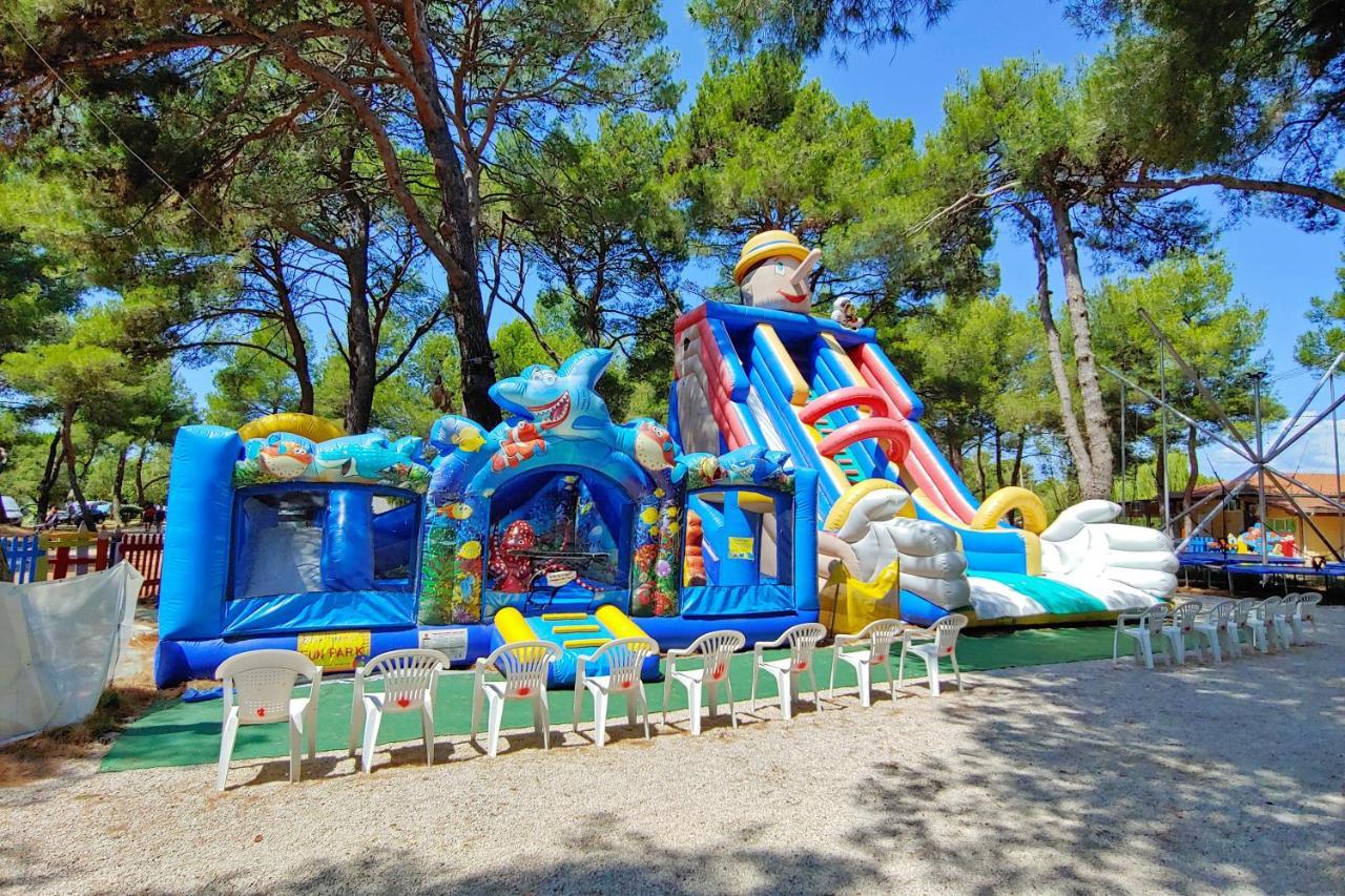 Happy Camp Mobile Homes In Centro Vacanze Bi Village Фажана Экстерьер фото