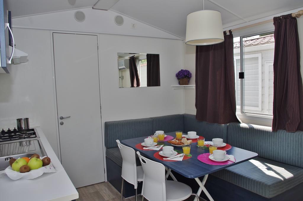 Happy Camp Mobile Homes In Centro Vacanze Bi Village Фажана Номер фото